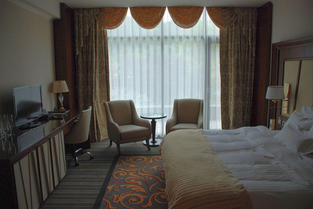 Metropolis Hotel Bistriţa Εξωτερικό φωτογραφία