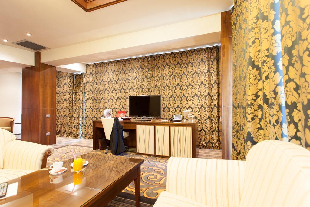Metropolis Hotel Bistriţa Εξωτερικό φωτογραφία