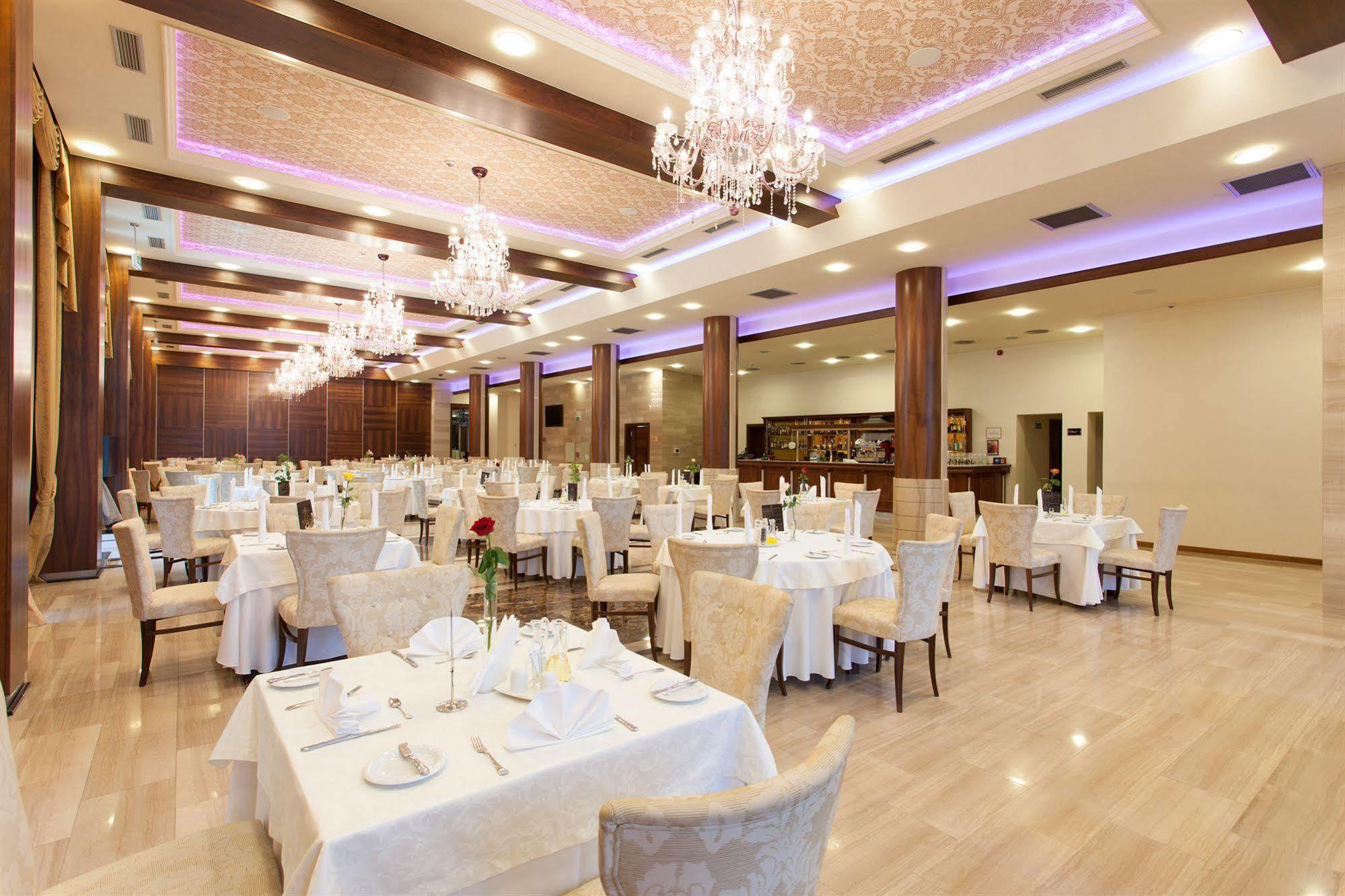 Metropolis Hotel Bistriţa Εξωτερικό φωτογραφία