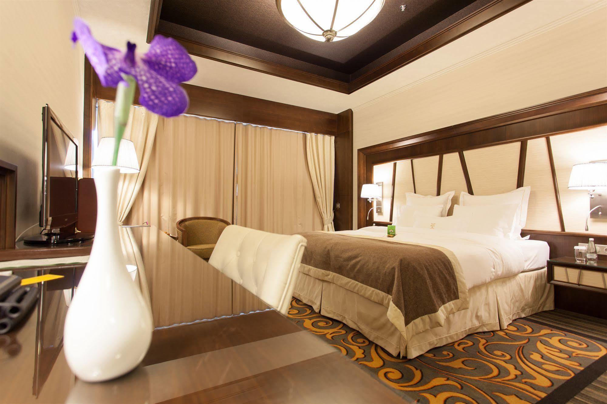 Metropolis Hotel Bistriţa Εξωτερικό φωτογραφία
