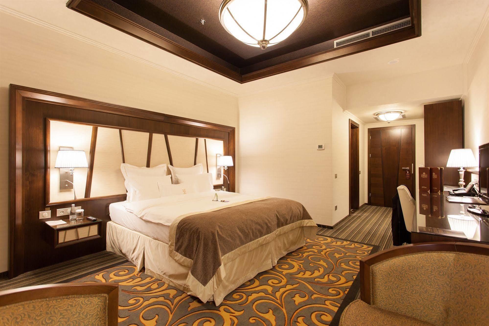 Metropolis Hotel Bistriţa Εξωτερικό φωτογραφία