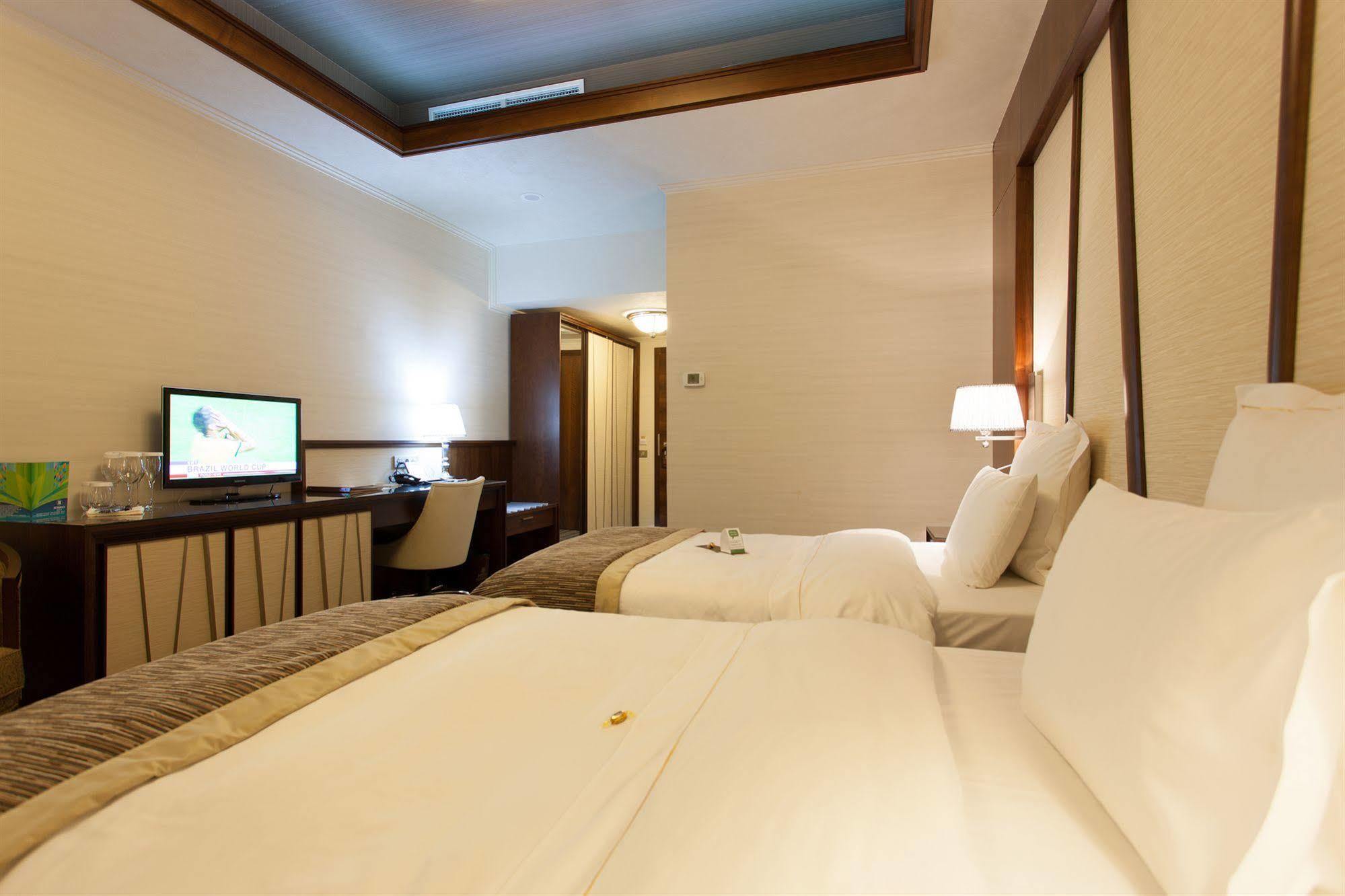 Metropolis Hotel Bistriţa Εξωτερικό φωτογραφία