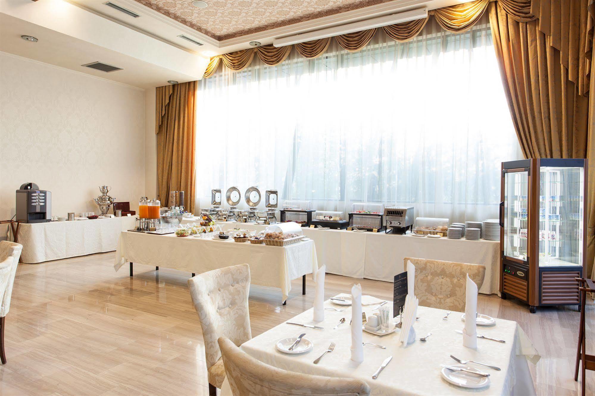 Metropolis Hotel Bistriţa Εξωτερικό φωτογραφία